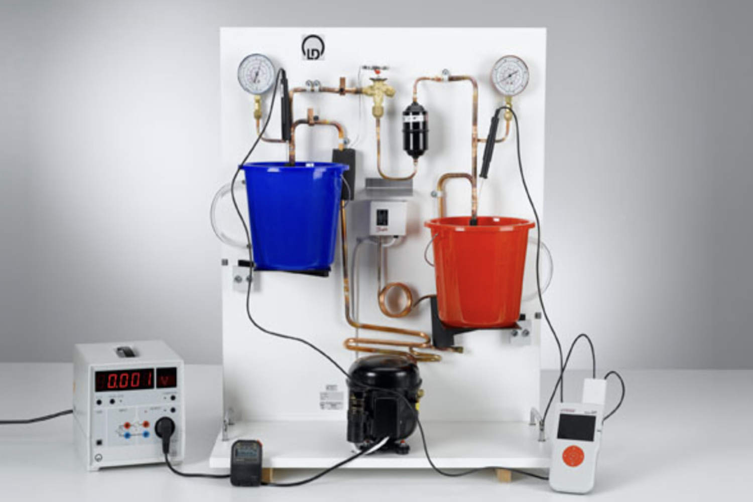 Determining the efficiency of the heat pump as a function of the temperature differential